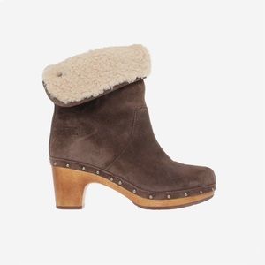 UGG • Women’s Boots • Size 6
